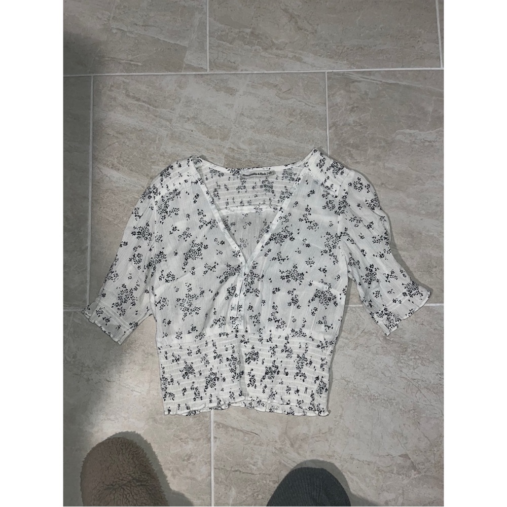 Abercrombie & Fitch White Black Ditsy Floral Smocked Blouse